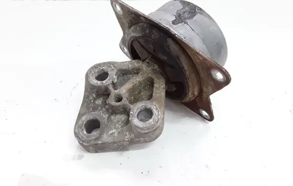 Cadillac BLS Engine mount bracket NOCODE