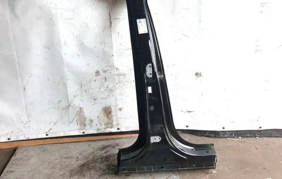 KIA Sorento Pillar (middle) 