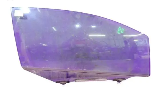 Toyota Yaris Front door window glass four-door