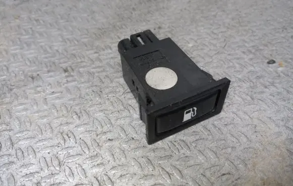 Toyota Avensis T250 Fuel tank opening switch 156795