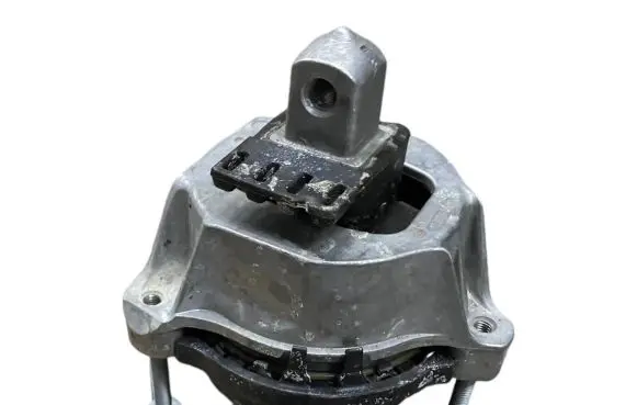 Engine mount bracket