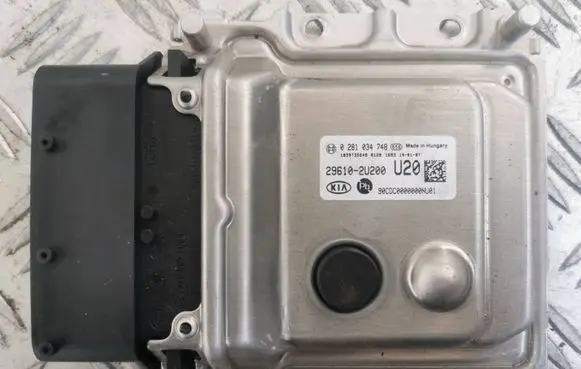 KIA Ceed Engine control unit/module 296102U200 0281034748