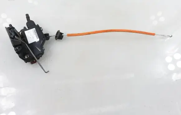 Audi A3 S3 8P Front door lock 