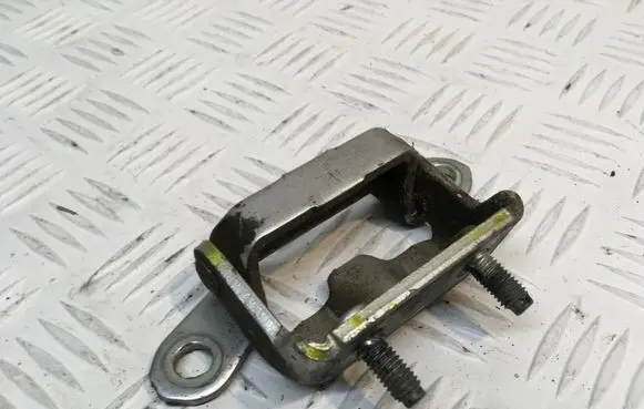 Nissan X-Trail T30 Front door lower hinge A047743