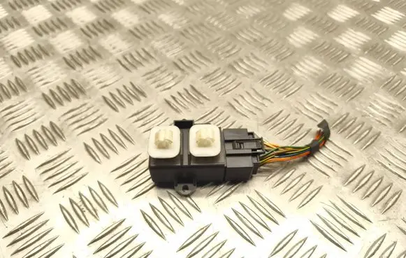 Seat Ibiza IV (6J,6P) Seat heating relay 6R0959772A