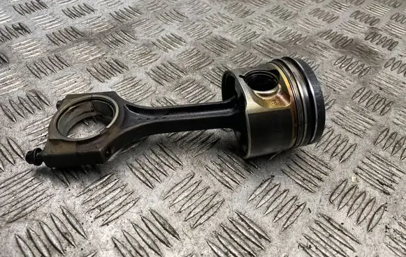 Mini Cooper Countryman R60 Piston with connecting rod 546