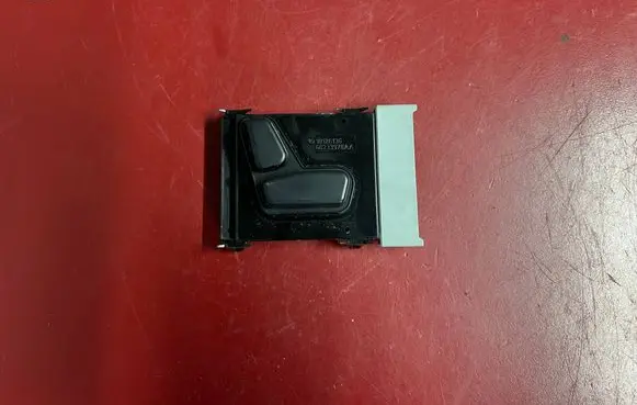 Chrysler Pacifica Seat control switch 68233978AA