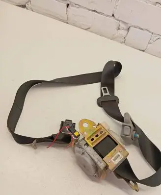 Mitsubishi Endeavor Front seatbelt 2020615