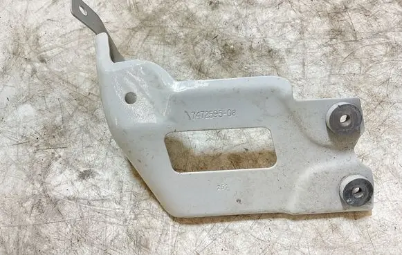 BMW X5 G05 Fender mounting bracket 7472595