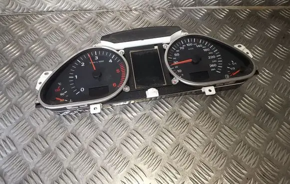 Audi Q7 4L Speedometer (instrument cluster) 4L0920930T 4F0910930C