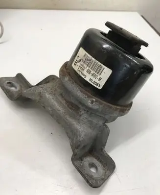 Volvo V70 Engine mount bracket 6G926F012
