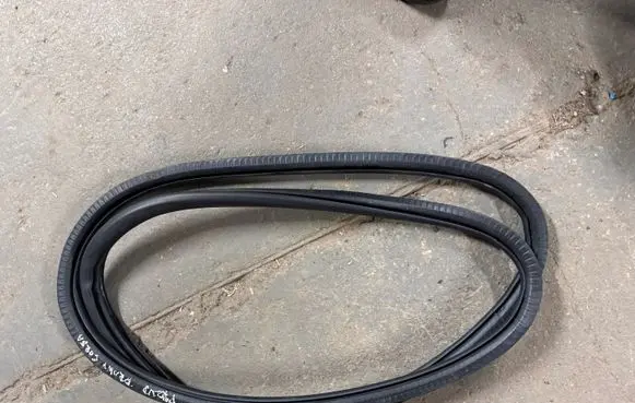 Opel Corsa F Front door rubber seal 