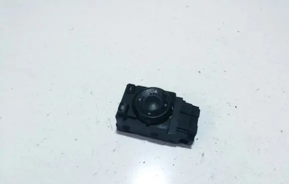 Wing mirror switch
