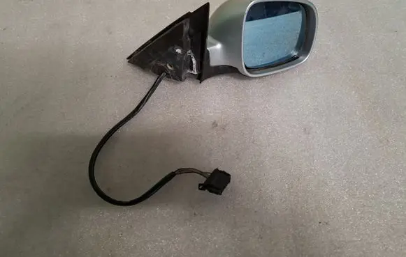 Volkswagen PASSAT B5.5 Front door electric wing mirror E1020514