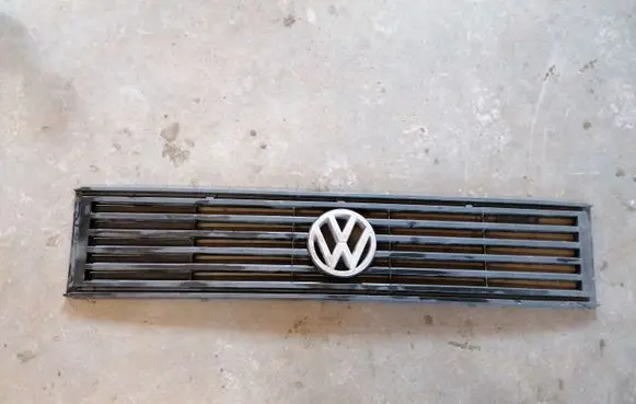 Volkswagen I LT Front bumper upper radiator grill
