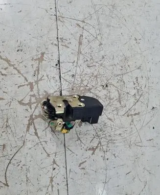 Chrysler PT Cruiser Front door lock