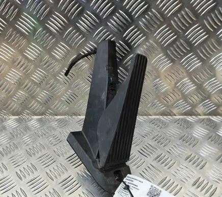 Volvo V60 Accelerator throttle pedal 32269124