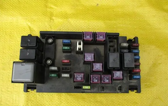 Subaru Forester SH Fuse module 82241SC020