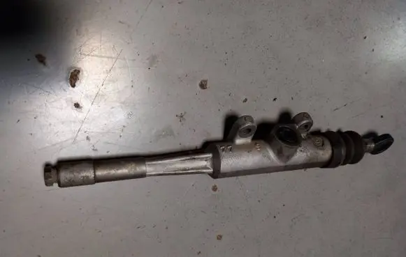 BMW 5 E34 Clutch master cylinder S5459A