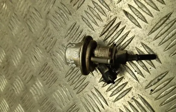 Mercedes-Benz C W205 Fuel injector A0004901113