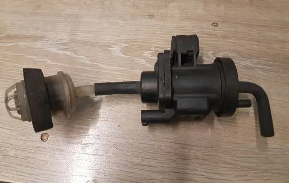 Mercedes-Benz C W203 Turbo solenoid valve A0005450427