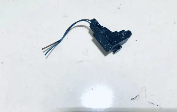 Volkswagen Golf V Sensor 1j0947561