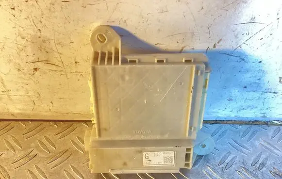 Lexus GS 250 350 300H 450H Fuse module 8267030330 8267230540