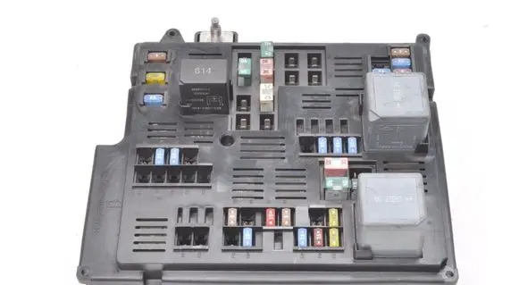 Volvo S90, V90 Fuse box cover 31473772