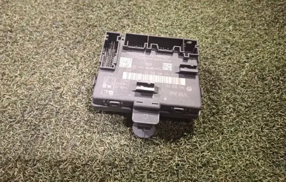 Porsche Cayenne (9Y0 9Y3) Door control unit/module 4M1959793J 4M1959793D