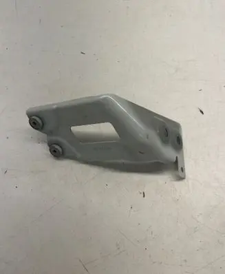 BMW X5 G05 Fender mounting bracket 7472595