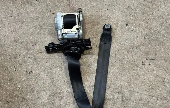 Audi Q7 4M Front seatbelt 4M0857705H