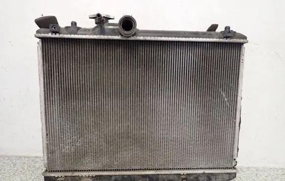 Suzuki Swift I Coolant radiator