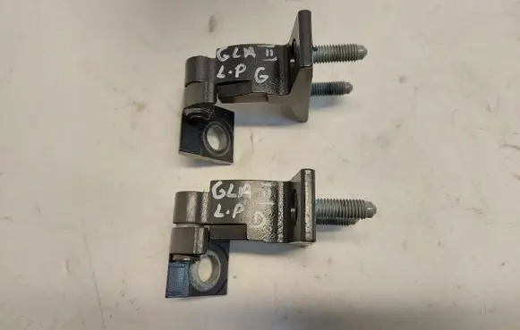 Mercedes-Benz GLA H247 Front door hinge set