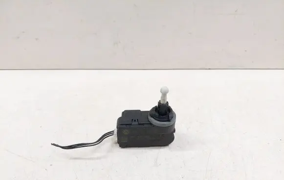 Headlight level adjustment motor