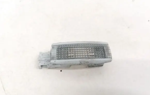 Volkswagen PASSAT B5 Other interior light 3B0947113