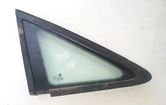 Volkswagen Touran I Front triangle window/glass 