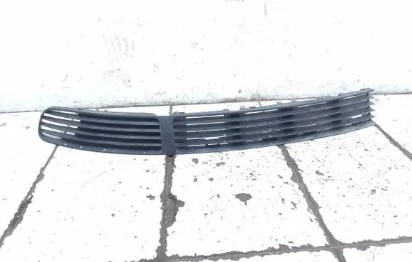 Volkswagen PASSAT B5 Front bumper lower grill 3B0853677A