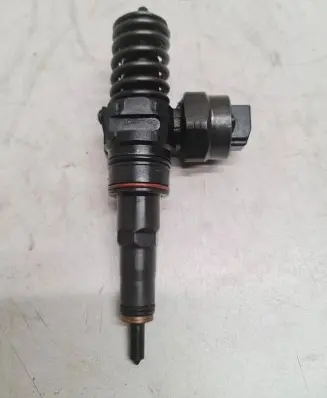 Volkswagen PASSAT B5.5 Fuel injector 038130073AA