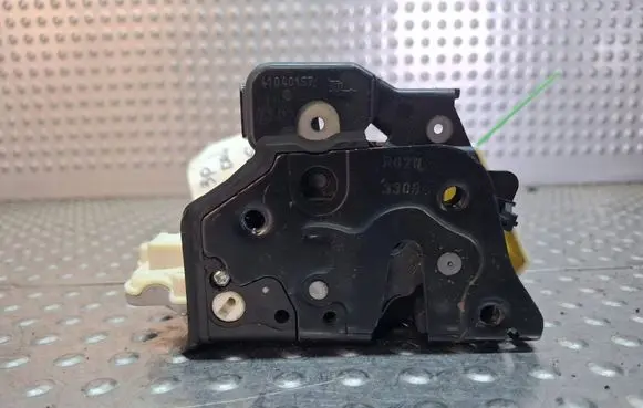 Audi A6 S6 C6 4F Front door lock S18031752 4F1837016