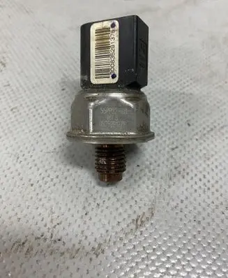 Mercedes-Benz C W204 Fuel pressure sensor 9307Z521A