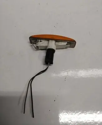 Front fender indicator light