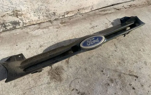 Ford Mondeo MK I Front bumper upper radiator grill