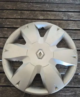 Renault Megane II R15 wheel hub/cap/trim 8200447464