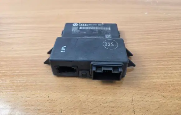 Audi Q7 4L Gateway control module 4F0907468P 4F0907468F