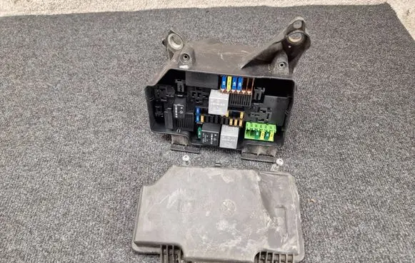 Mercedes-Benz GLC X253 C253 Fuse module A2229063202 A2055402428 A0009822923