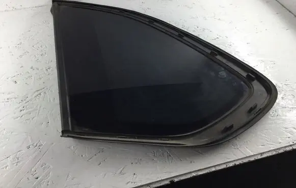 BMW X5 F15 Front triangle window/glass 7305775