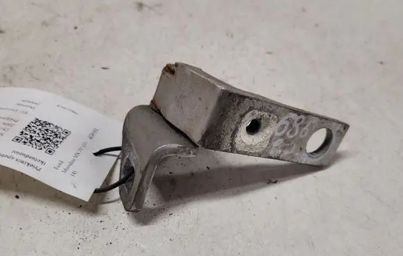 Ford Mondeo MK IV Front door lower hinge