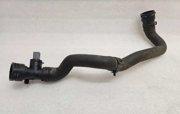 Porsche Macan (95B) Engine coolant pipe/hose 95B121109F