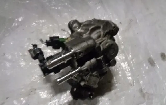 Jaguar XE Fuel injection high pressure pump 0445010706