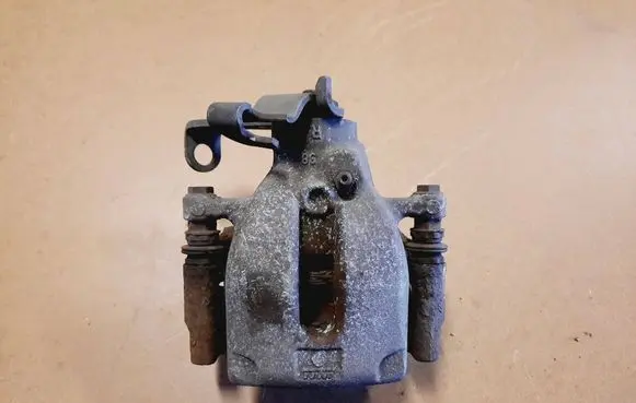 Peugeot 3008 I Rear brake caliper